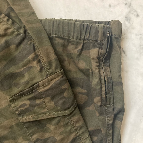 Sanctuary Camo Cargo Pants Medium - Picture 4 of 4